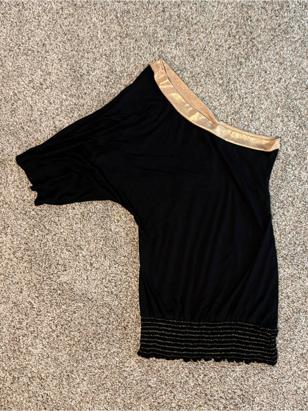 🖤 Black & Gold Off-the-Shoulder Stretch Top | Size Estimated Small